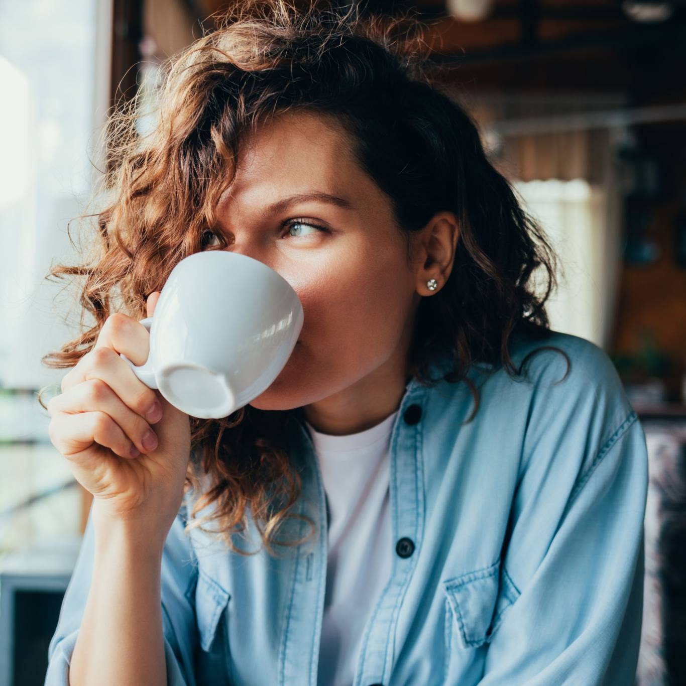 Corso-Grand-Suite-Roma-Sfondo-Ragazza-con-caffe Corso-Grand-Suite-Roma-Sfondo-Ragazza-con-caffe